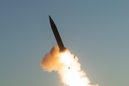 Mỹ 'bắn sạch' tên lửa đời mới trong giai đoạn đầu xung đột với Iran