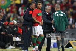 Tin mới nhất bóng đá tối 14/4: Ghana gây sốc khi sa thải HLV, "cha đỡ đầu" Ronaldo hưởng lợi