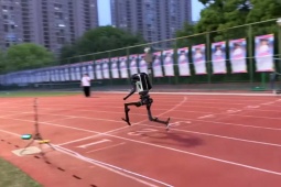 Video: Robot Trung Quốc trở thành "quái vật thép" chạy nhanh nhất hành tinh