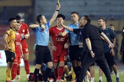 HLV Popov nhận án phạt cực nặng sau khi "nổi cơn thịnh nộ" gây bão dư luận