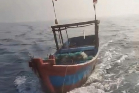 Cứu sống người đàn ông trôi dạt trên biển suốt 24 giờ ở Đắk Lắk