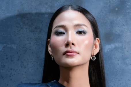 Hoàng Thùy: 'Tôi từng bỏ lỡ nhiều cơ hội vì không nói được tiếng Anh'