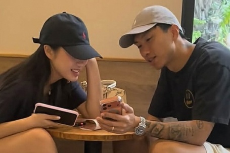 Doãn Hải My - Đoàn Văn Hậu diện đồ đôi xuống phố