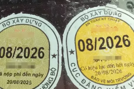 Sắp bỏ dán tem đăng kiểm trên kính chắn gió ô tô?