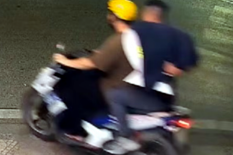 Biết tin mời cưới qua mạng, 2 thanh niên lẻn đến bê trộm hòm tiền mừng chứa gần 320 triệu