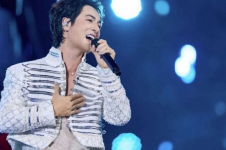 Đăng Khôi hút hàng chục triệu lượt xem khi hát bản hit "50 năm về sau"