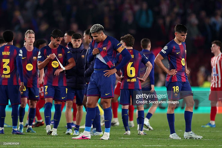 Barca nhận thất bại nặng nề ở lượt đi