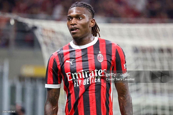 Leao lọt vào tầm ngắm của Liverpool và Barca