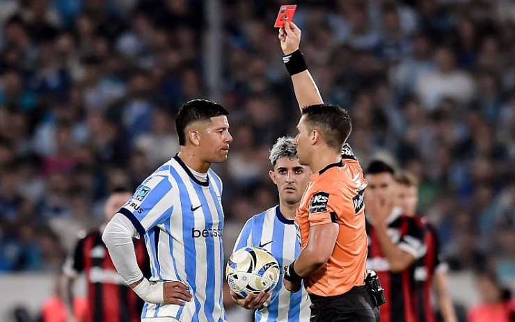 Rojo có trận đấu đáng quên ở Argentina