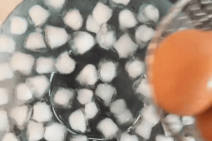 Mẹo luộc trứng dễ bóc vỏ của food blogger được hàng triệu người theo dõi