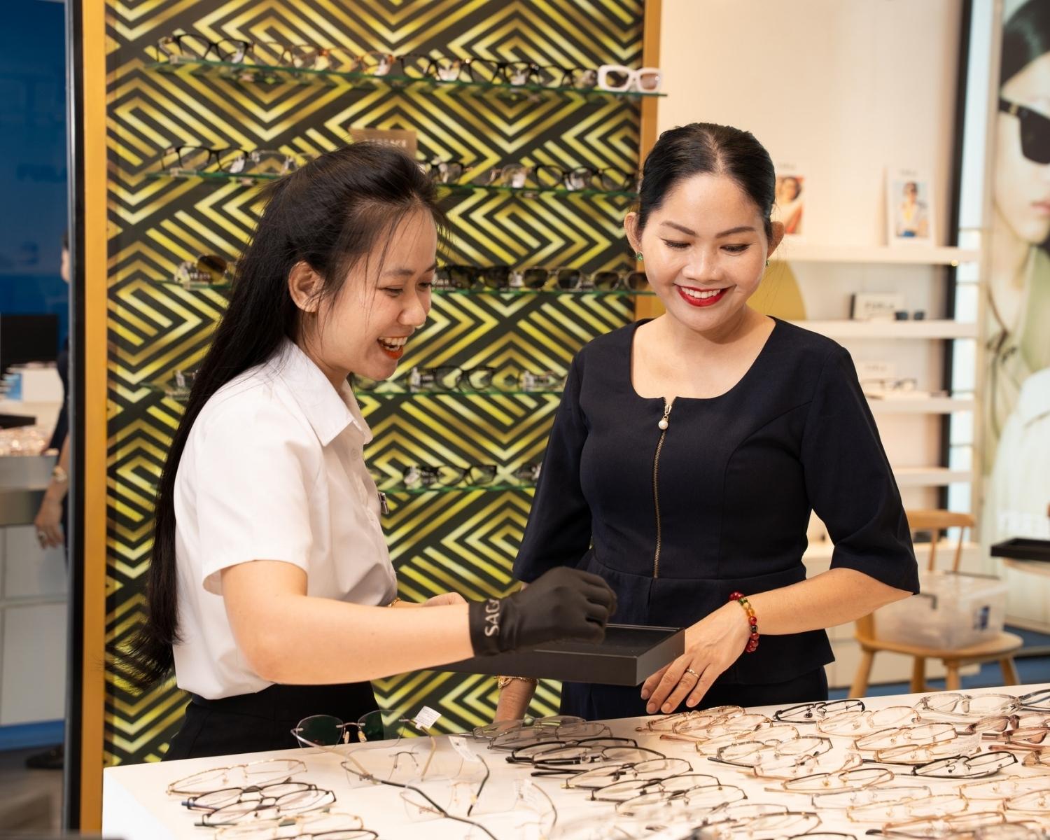 Đội ngũ tư vấn viên hoạt động dựa trên văn hóa 5C, đặt sự lắng nghe lên hàng đầu