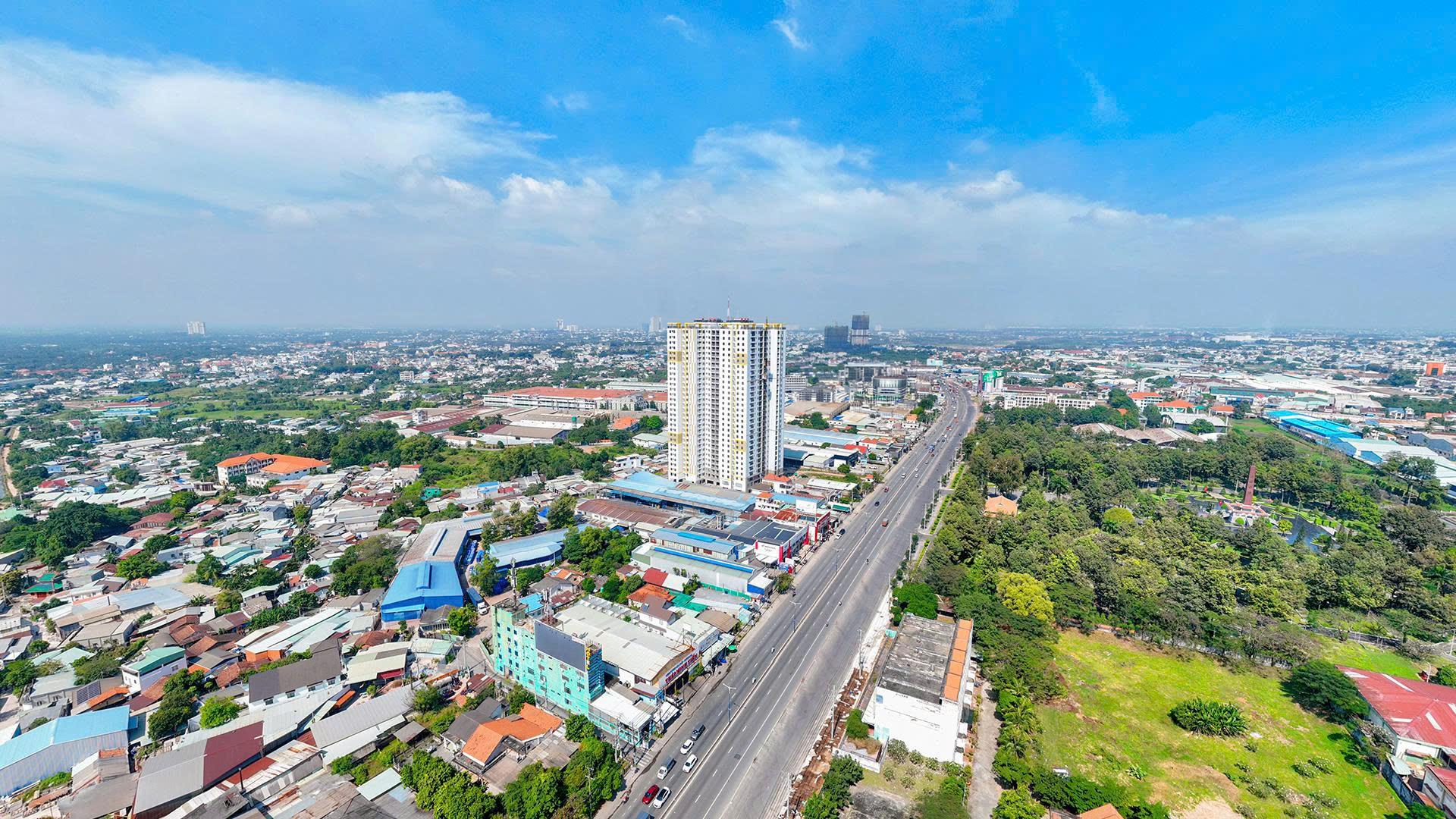 Khu căn hộ Diamond Boulevard nằm ngay mặt tiền Quốc Lộ 13, sát ga metro C7 thuộc tuyến Thủ Dầu Một - TPHCM và TTTM Aeon Mall