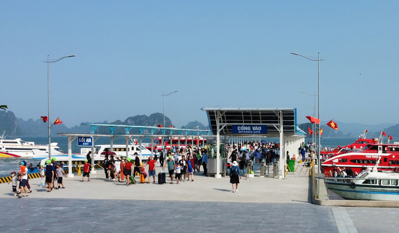 Cảng quốc tế Ao Tiên là cửa ngõ đưa du khách đến với những hải trình khám phá rừng – vịnh – đảo cùng những điểm đến hấp dẫn như Cô Tô, Ngọc Vừng,… Ảnh – Everland Group