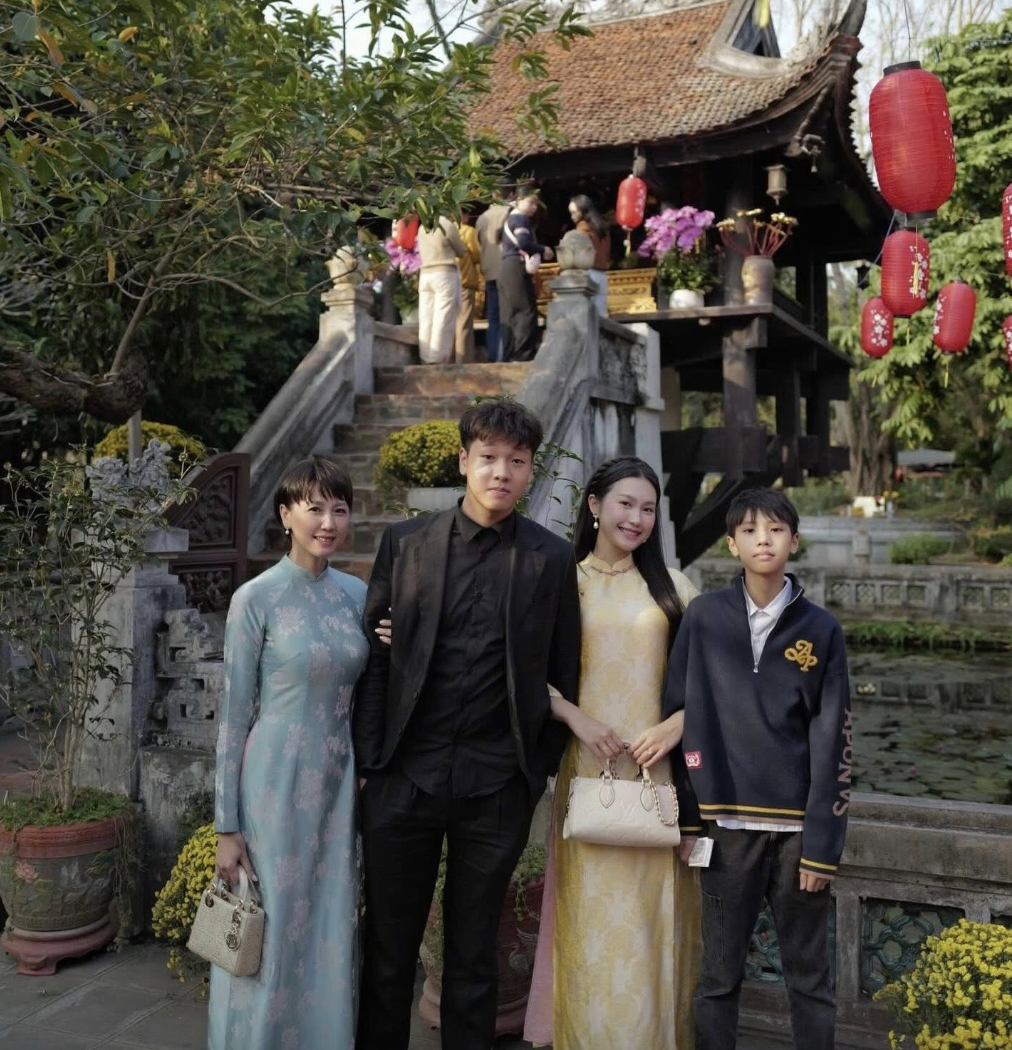 Doãn Hải My và mẹ cùng 2 em trai trong dịp Tết Nguyên đán 2026.