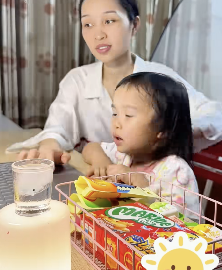 Các bạn nhỏ cũng được phụ huynh cho học đến khi quả cam tan hay đá tan.