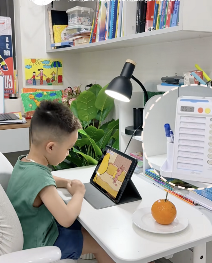 Các bạn nhỏ cũng được phụ huynh cho học đến khi quả cam tan hay đá tan.