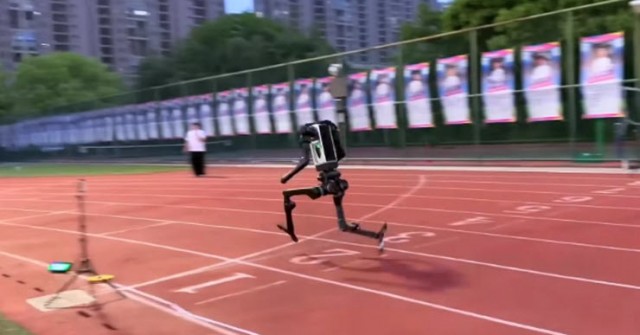 Video: Robot Trung Quốc trở thành "quái vật thép" chạy nhanh nhất hành tinh