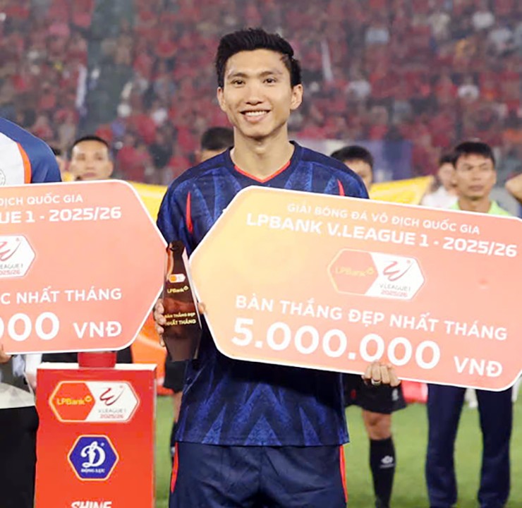 Văn Hậu nhận giải bàn thắng đẹp nhất tháng 3 của V-League 2025/26.