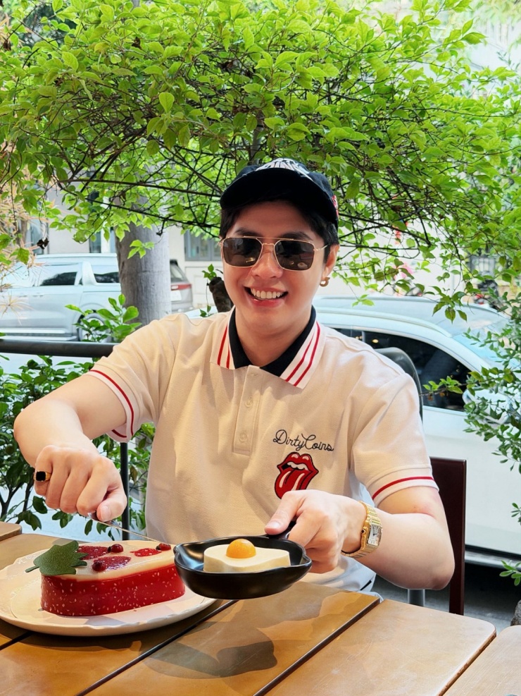 Ảnh sao 15/4: 'Công chúa hàng hiệu' Tiên Nguyễn xách túi tiền tỷ ở Thụy Sĩ - 9