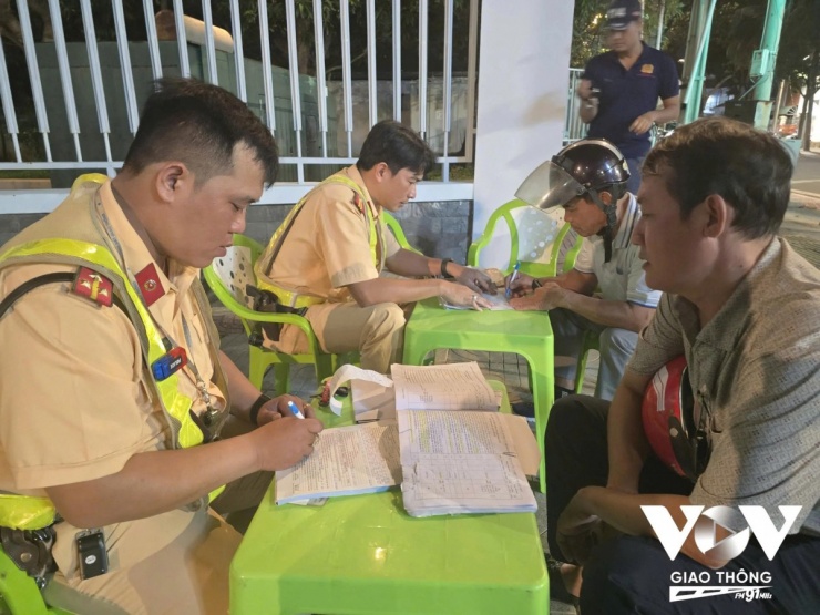 Sau khi Nghị định 168 được sửa đổi, nhiều lỗi vi phạm sẽ được lực lượng CSGT ra quyết định xử phạt tại chỗ.