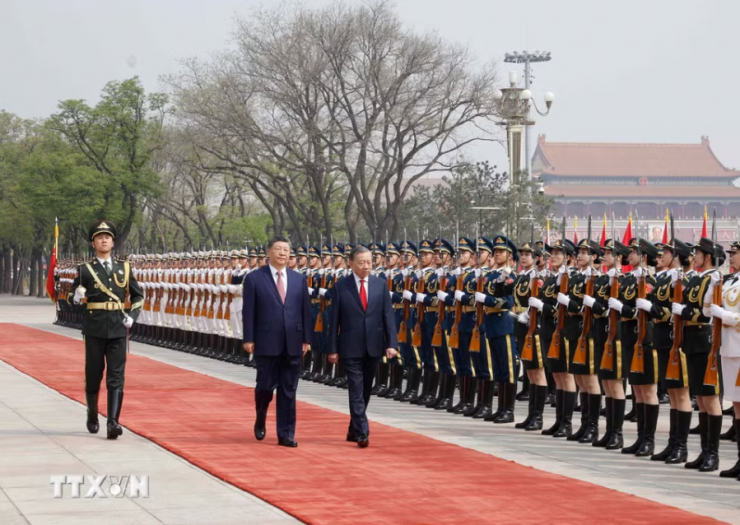 Tổng Bí thư, Chủ tịch nước Tô Lâm và Tổng Bí thư, Chủ tịch nước Trung Quốc Tập Cận Bình duyệt Đội danh dự Quân giải phóng Nhân dân Trung Quốc. Ảnh: TTXVN
