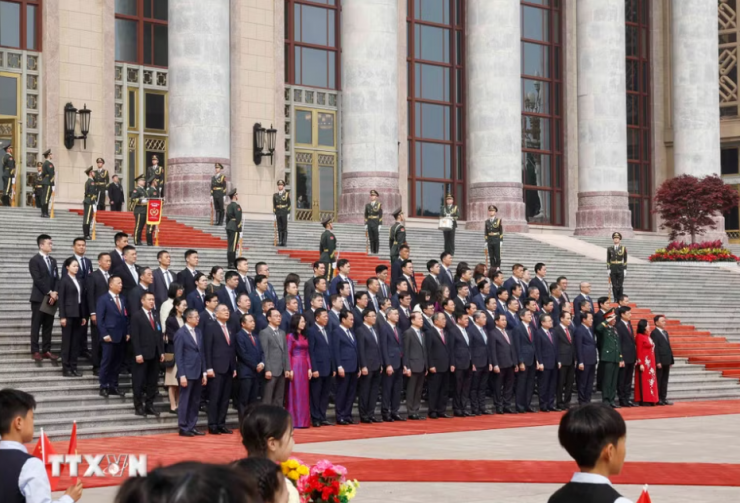 Đoàn đại biểu cấp cao Việt Nam tham dự Lễ đón. Ảnh: TTXVN