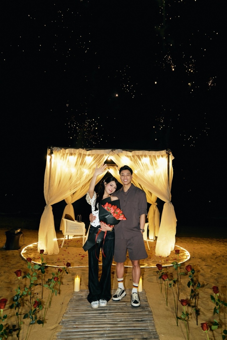 Váy áo tôn đường cong của bạn gái hậu vệ Vũ Văn Thanh - 1