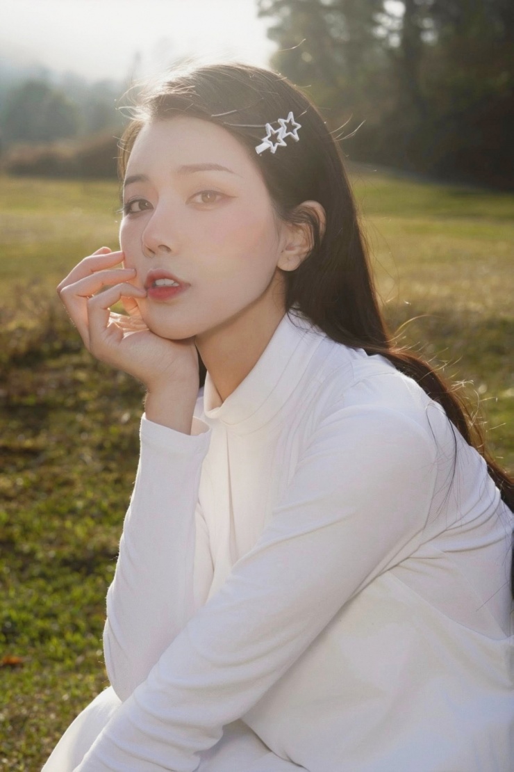 Váy áo tôn đường cong của bạn gái hậu vệ Vũ Văn Thanh - 3