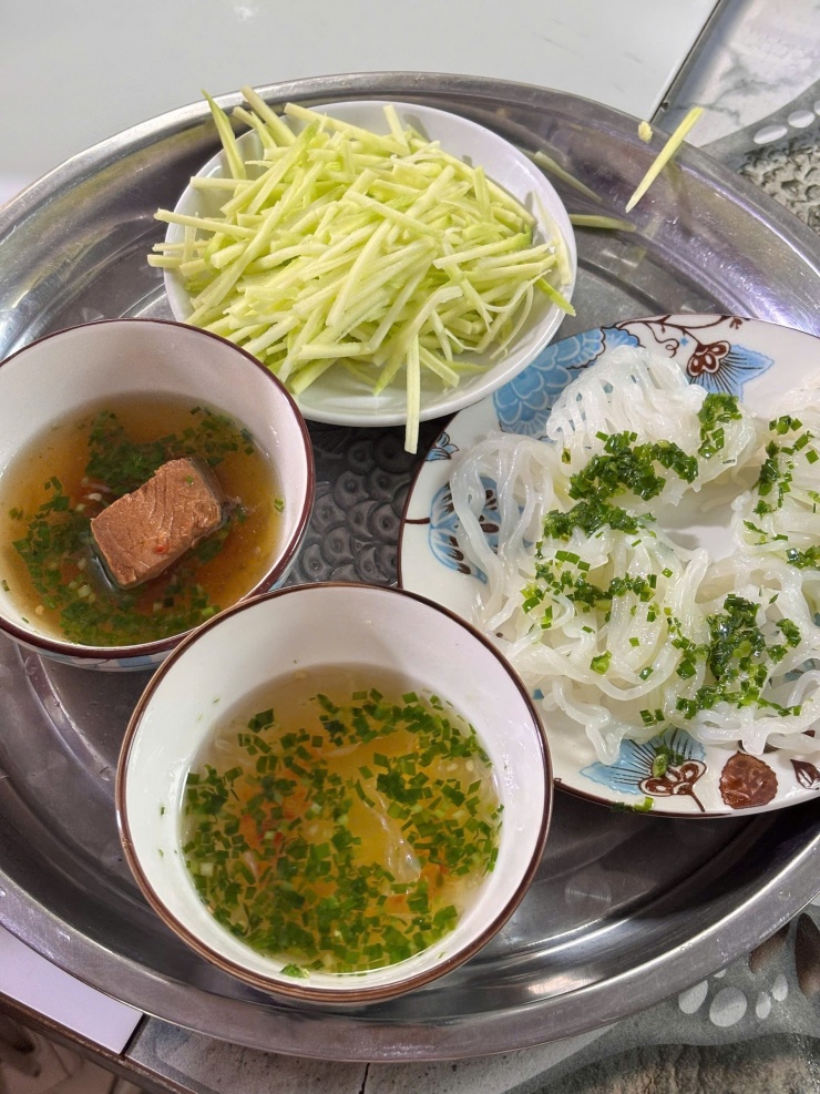 Một phần bánh dây ở Dốc Lết có giá chỉ 10.000 đồng