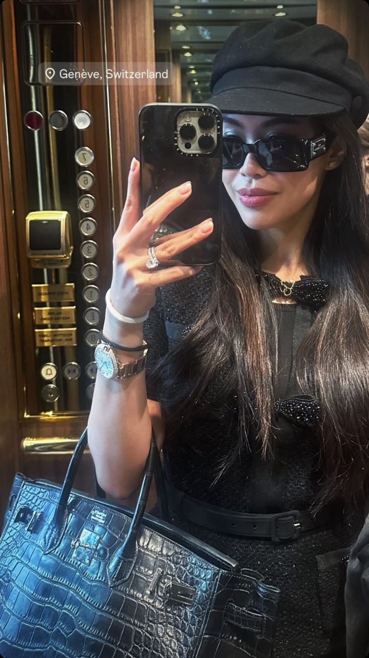 Tiên Nguyễn diện set đồ gần 3 tỷ đồng đi công tác Thụy Sĩ - 1