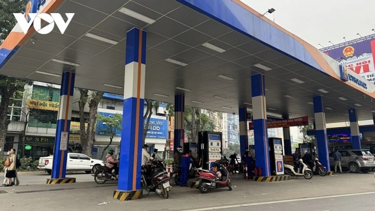 Thuế xăng dầu về 0% từ ngày mai 16/4