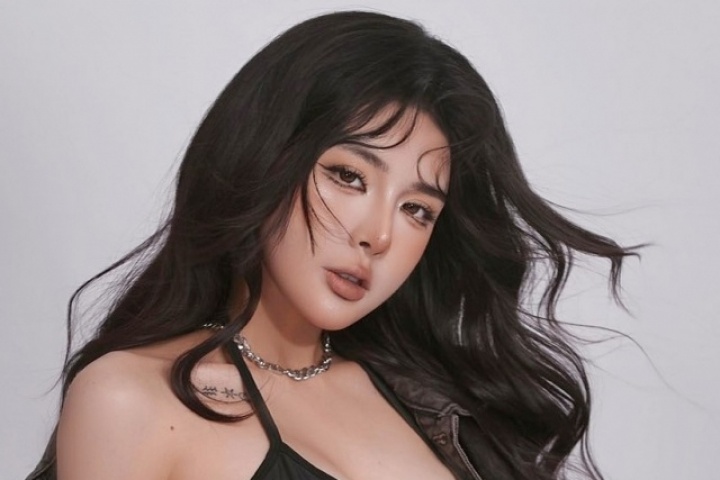 Váy áo tôn đường cong của bạn gái hậu vệ Vũ Văn Thanh