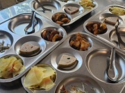 'Không ăn được thịt gà' và câu chuyện phải công khai định lượng từng khẩu phần ăn bán trú của học sinh