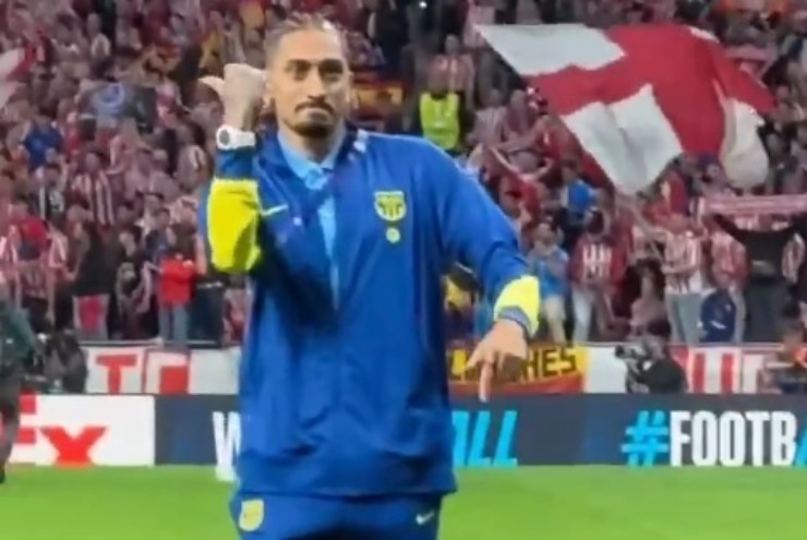 Raphinha không quên "cà khịa" đối thủ