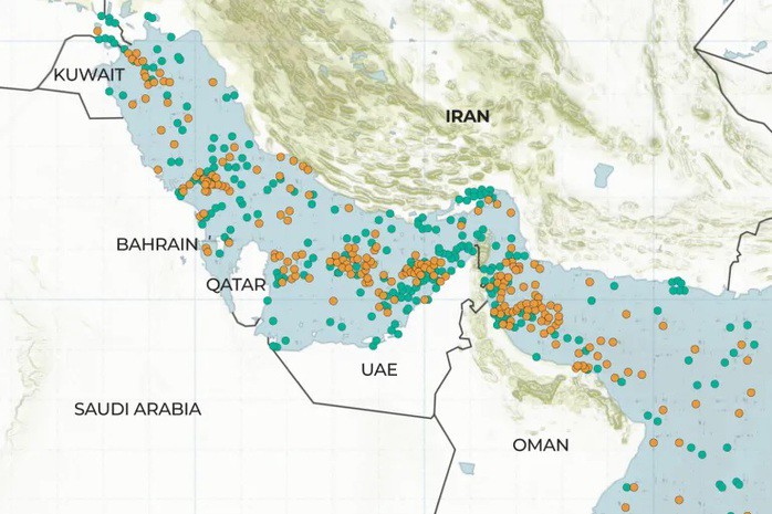 Kể từ khi xung đột Mỹ - Israel và Iran nổ ra hôm 28-2, hàng trăm tàu chở dầu bị kẹt lại phía trong vùng Vịnh, không thể di chuyển. Ảnh: Al-Jazeera