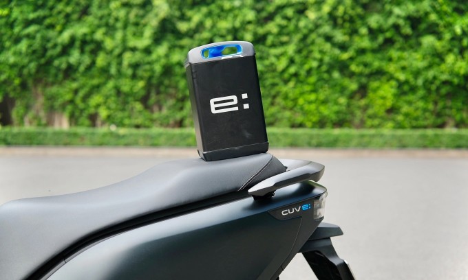 Khối pin lithium-ion của xe máy điện Honda. Ảnh: Hồ Tân