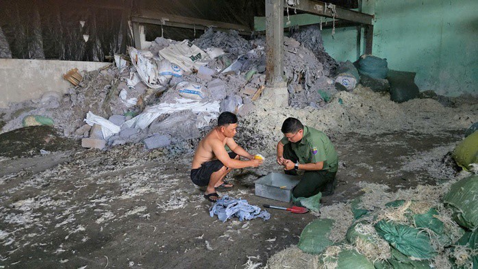 Bên trong các nhà máy