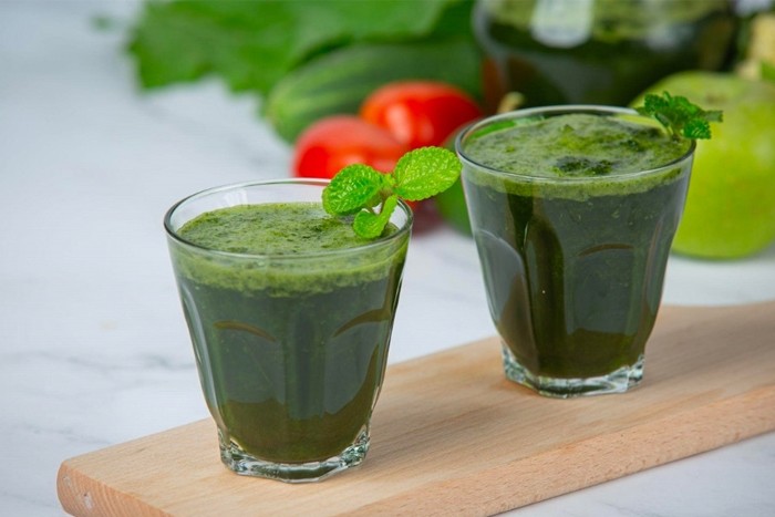 Vào ngày hè, nhiều người yêu thích món nước rau má thơm ngon, mát lạnh. (Ảnh: Tasty)