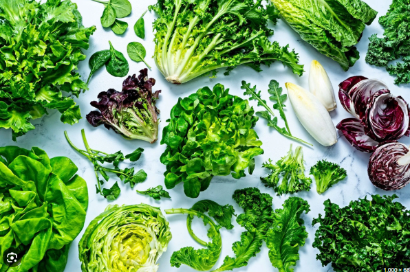 Glucosinolates từ các loại rau xanh, đặc biệt là rau họ cải, giúp kiểm soát đường huyết và huyết áp hiệu quả, từ đó làm chậm sự tiến triển của bệnh gan nhiễm mỡ.