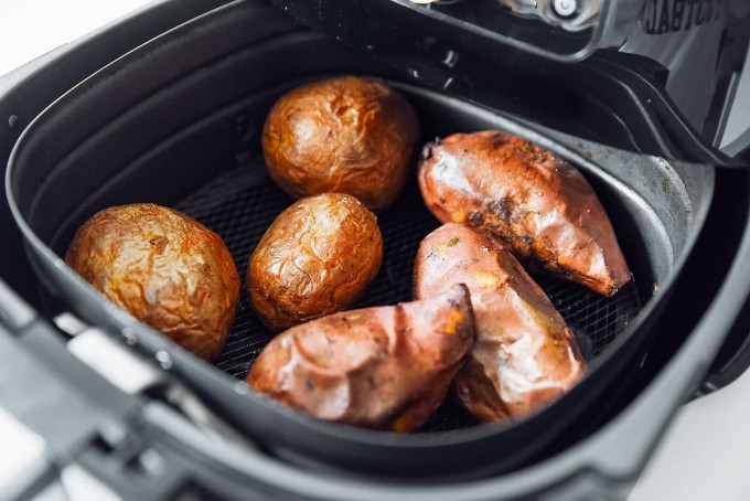 Chế biến ở nhiệt độ cao có thể làm sản sinh ra acrylamide.