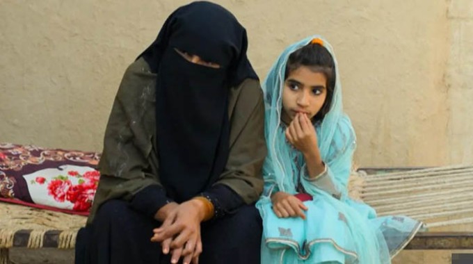 Asma, 10 tuổi, nhiễm HIV dù mẹ em không bị. Ảnh: BBC