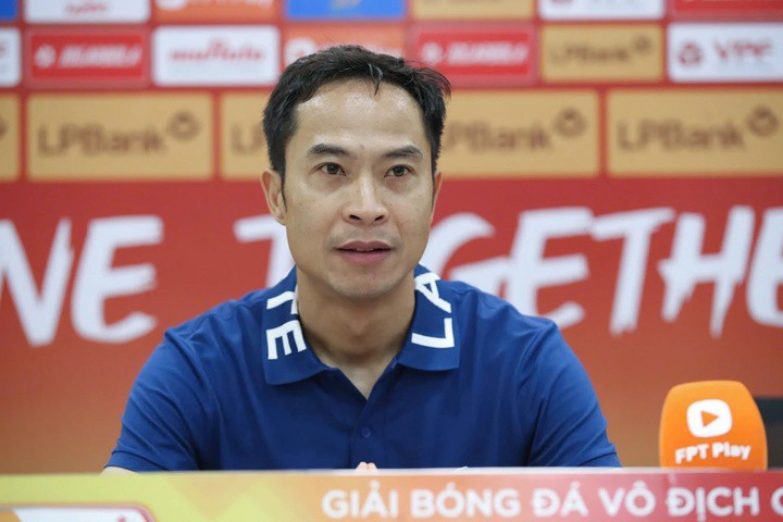 HLV Lê Đức Tuấn chia tay SHB Đà Nẵng