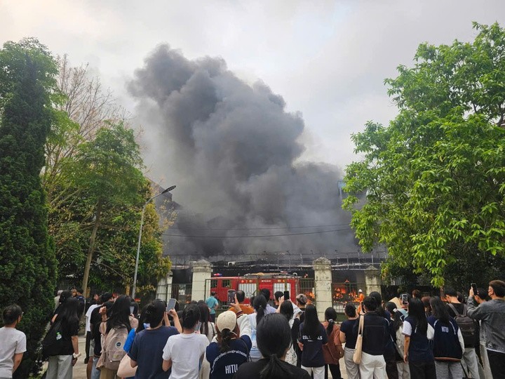 Đám cháy thiêu rụi 7 ki-ốt kinh doanh hàng tiêu dùng.