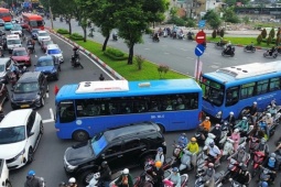 Chuyên gia: 'Miễn vé buýt chưa đủ thu hút người dân bỏ xe máy'