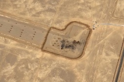 Tàn tích máy bay Mỹ trên đường băng ở Iran sau chiến dịch giải cứu sĩ quan F-15 mất tích