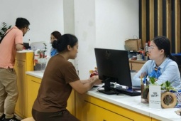 Nhiều chủ thuê bao đi xác thực vì hiểu nhầm 'sẽ bị khóa SIM'