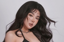 Váy áo tôn đường cong của bạn gái hậu vệ Vũ Văn Thanh