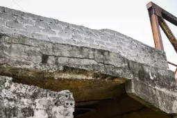 Hai cây cầu 'chờ sập' ở Ninh Bình