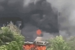 Cháy lớn thiêu rụi 7 ki-ốt ở Bắc Ninh