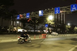 Cận cảnh dàn camera AI ‘chớp nháy’ ghi hình xuyên đêm tại Hà Nội